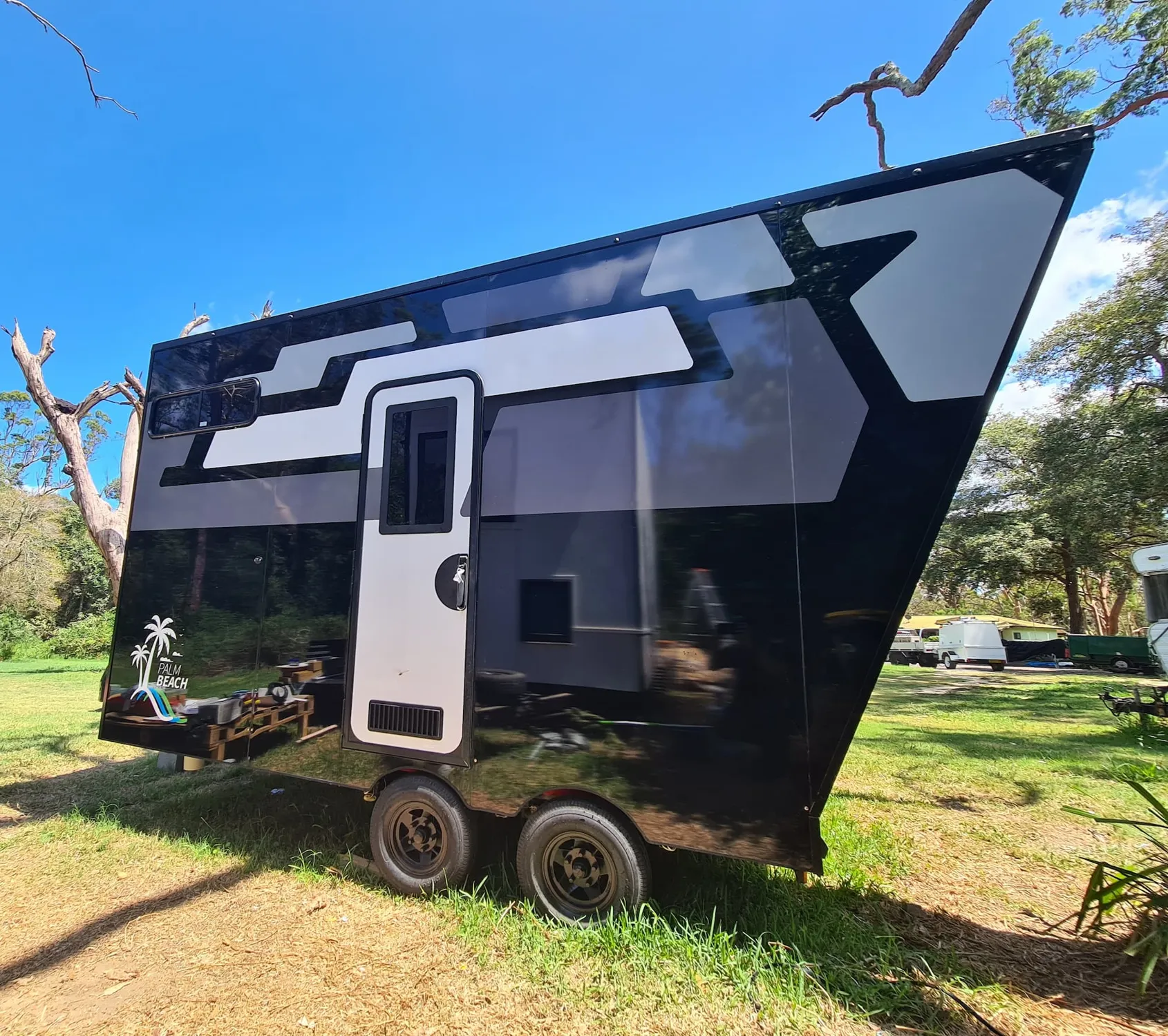 Sleek portable home in Australian landscape